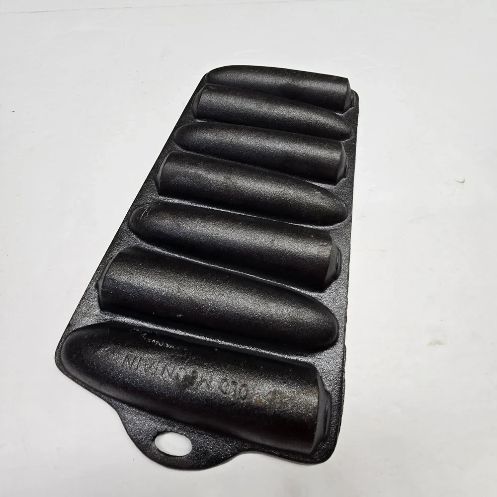Vintage Old Mountain Cornbread Pan Black Cast Iron 7 Slot Cornstick Mold Kitchen